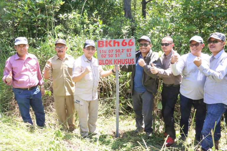 Pemasangan Tanda Batas Areal yang Dikerjasamakan Antara BKSDA Kalsel & Mitra